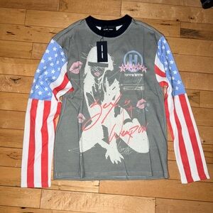 homme femme Gray Graphic Long-Sleeve Tee with Patriotic Sleeves